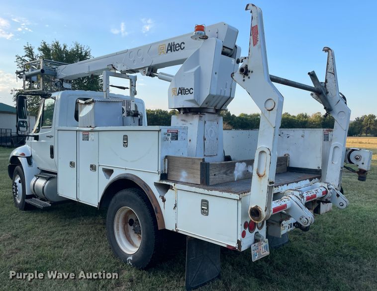 image for item II9424 2012 International DuraStar 4300  bucket truck