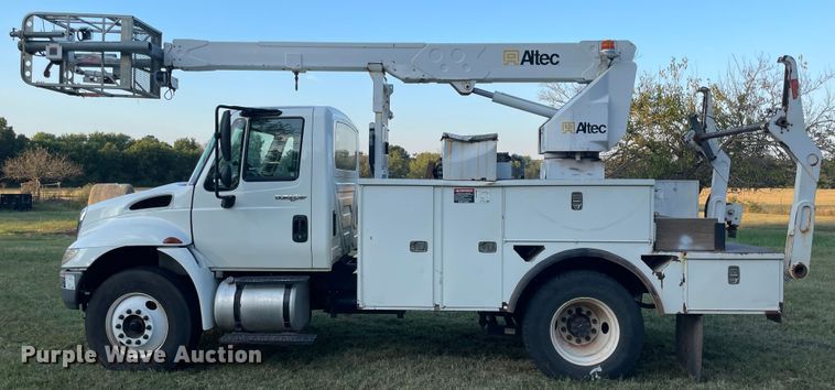 image for item II9424 2012 International DuraStar 4300  bucket truck