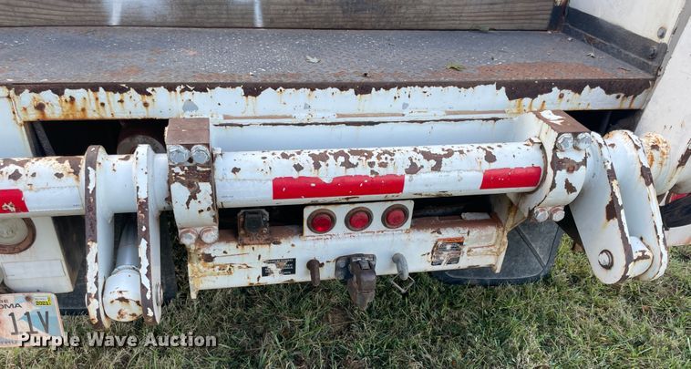 image for item II9424 2012 International DuraStar 4300  bucket truck