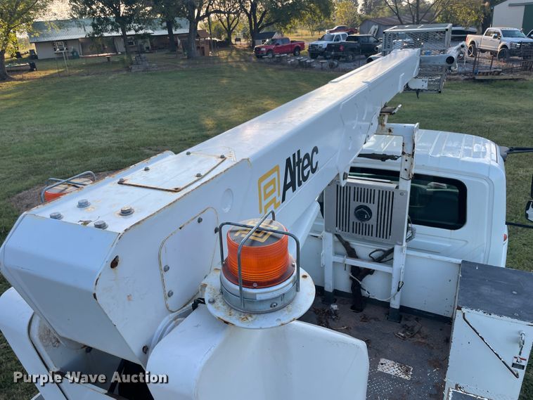 image for item II9424 2012 International DuraStar 4300  bucket truck