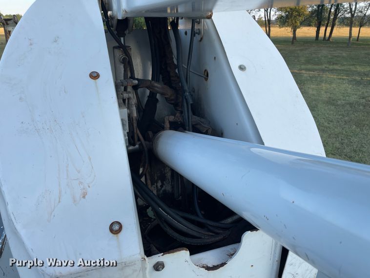 image for item II9424 2012 International DuraStar 4300  bucket truck