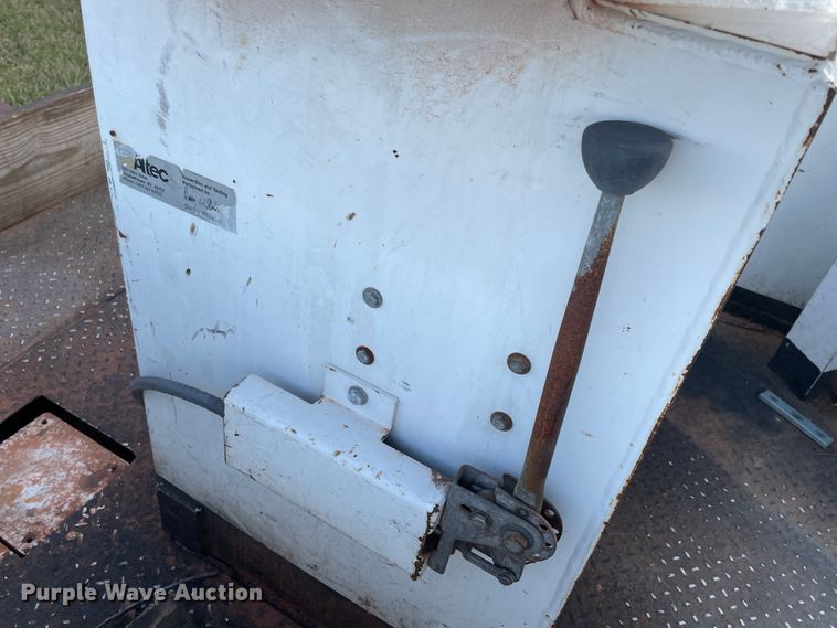 image for item II9424 2012 International DuraStar 4300  bucket truck