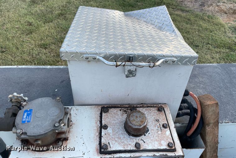 image for item II9424 2012 International DuraStar 4300  bucket truck