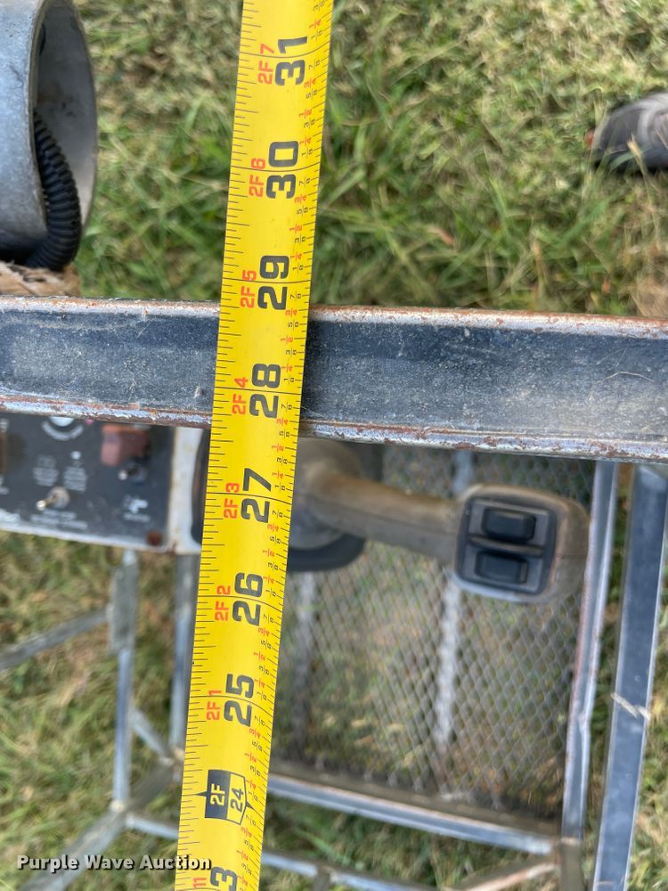 image for item II9424 2012 International DuraStar 4300  bucket truck