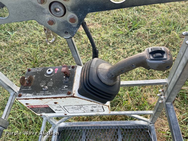 image for item II9424 2012 International DuraStar 4300  bucket truck