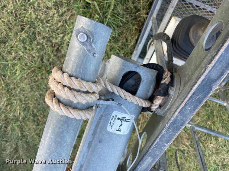 image for item II9424 2012 International DuraStar 4300  bucket truck