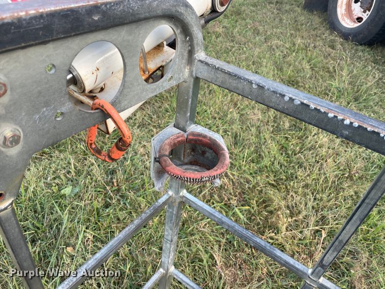 image for item II9424 2012 International DuraStar 4300  bucket truck