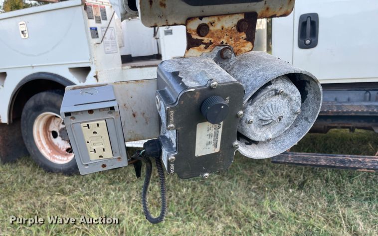 image for item II9424 2012 International DuraStar 4300  bucket truck