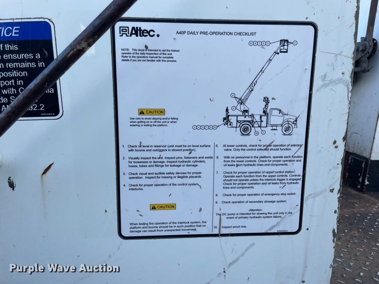 image for item II9424 2012 International DuraStar 4300  bucket truck