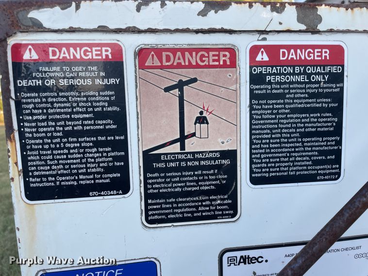 image for item II9424 2012 International DuraStar 4300  bucket truck