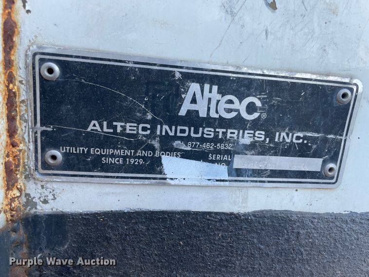 image for item II9424 2012 International DuraStar 4300  bucket truck