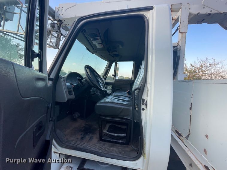 image for item II9424 2012 International DuraStar 4300  bucket truck