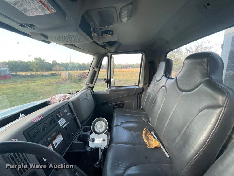 image for item II9424 2012 International DuraStar 4300  bucket truck