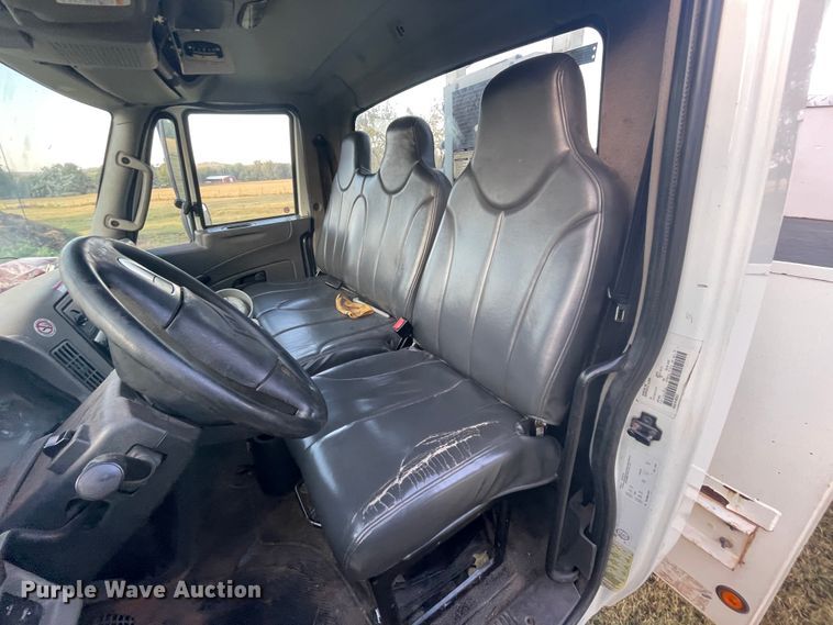 image for item II9424 2012 International DuraStar 4300  bucket truck