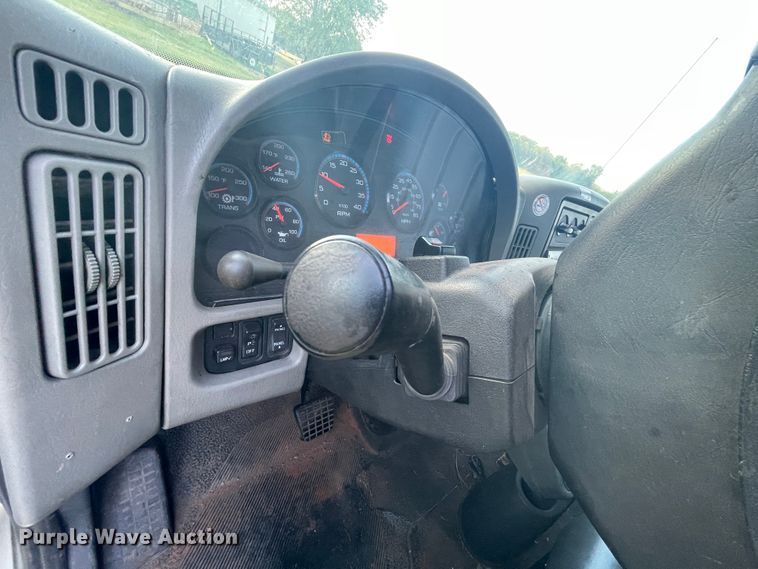 image for item II9424 2012 International DuraStar 4300  bucket truck