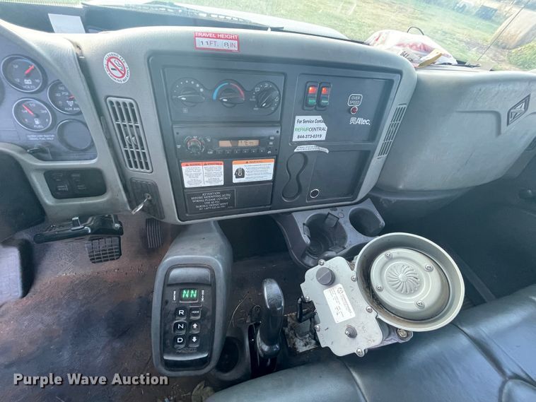 image for item II9424 2012 International DuraStar 4300  bucket truck