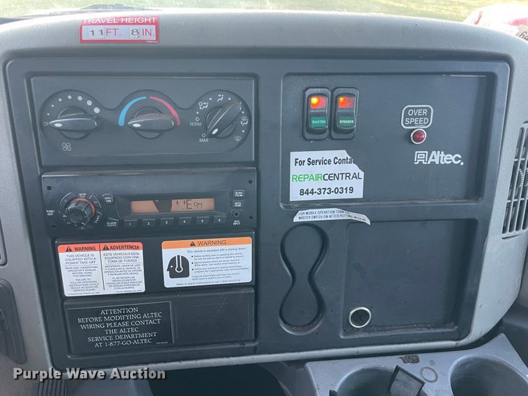 image for item II9424 2012 International DuraStar 4300  bucket truck