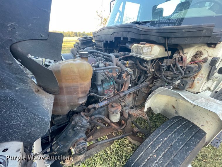 image for item II9424 2012 International DuraStar 4300  bucket truck