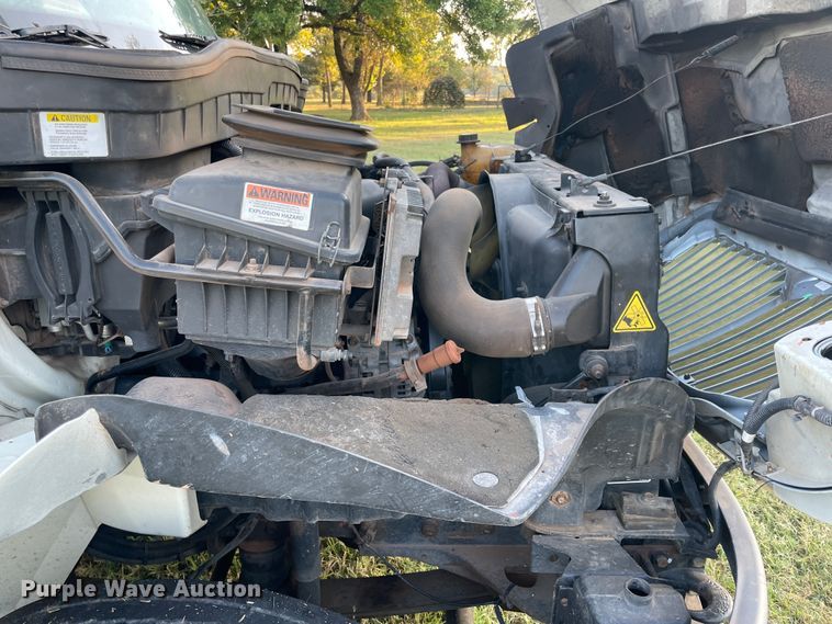 image for item II9424 2012 International DuraStar 4300  bucket truck