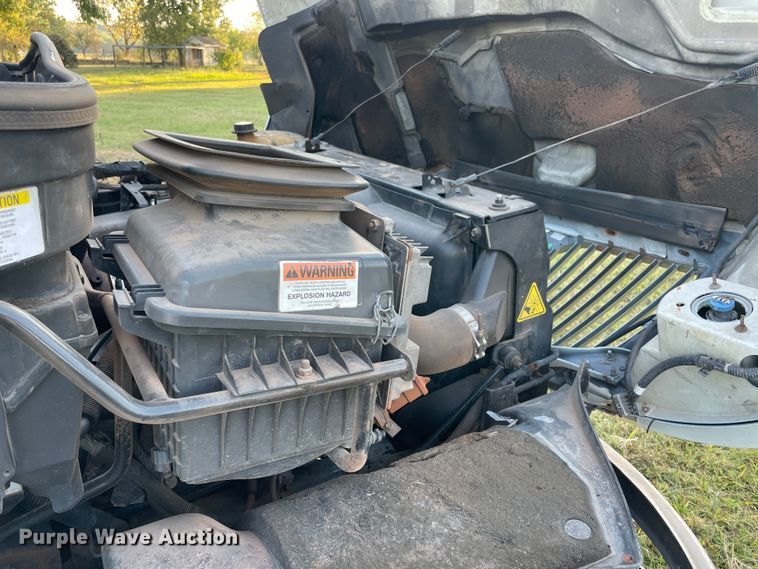 image for item II9424 2012 International DuraStar 4300  bucket truck