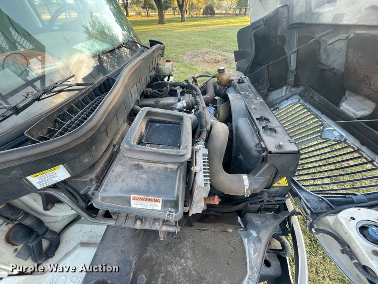 image for item II9424 2012 International DuraStar 4300  bucket truck