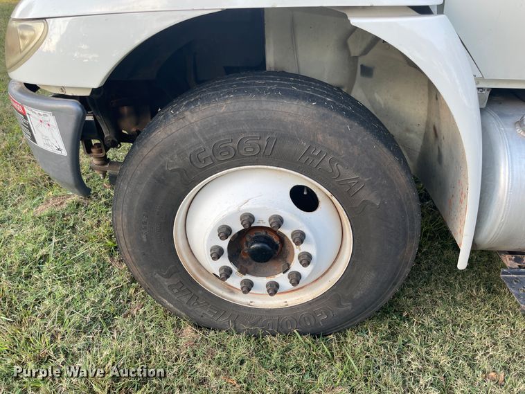 image for item II9424 2012 International DuraStar 4300  bucket truck