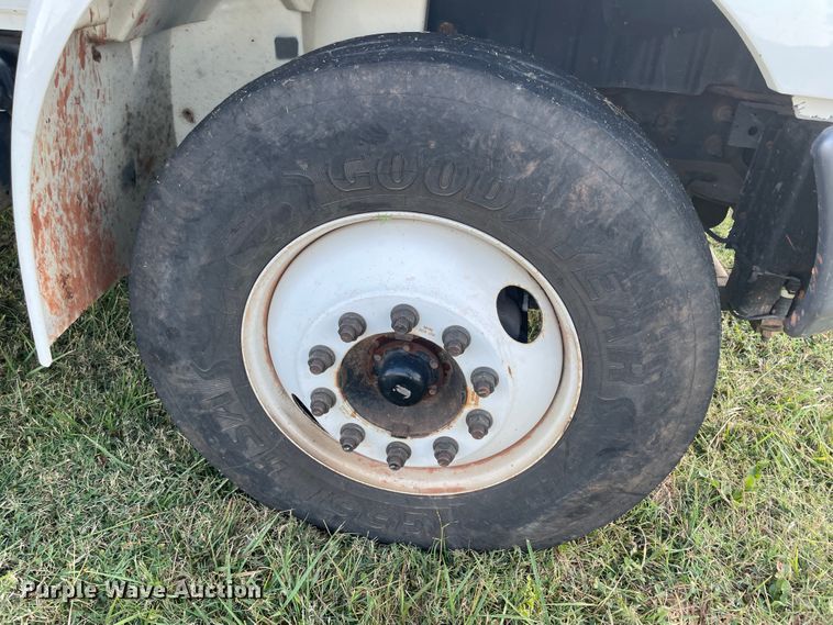 image for item II9424 2012 International DuraStar 4300  bucket truck