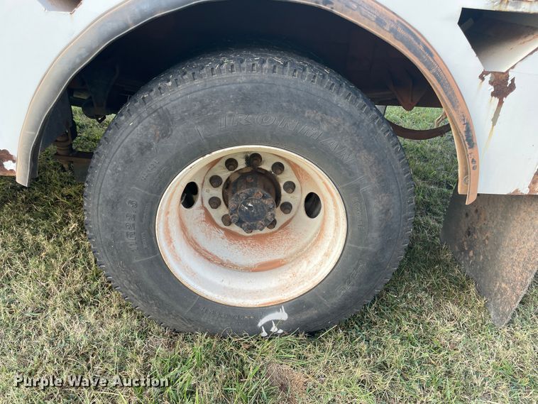 image for item II9424 2012 International DuraStar 4300  bucket truck