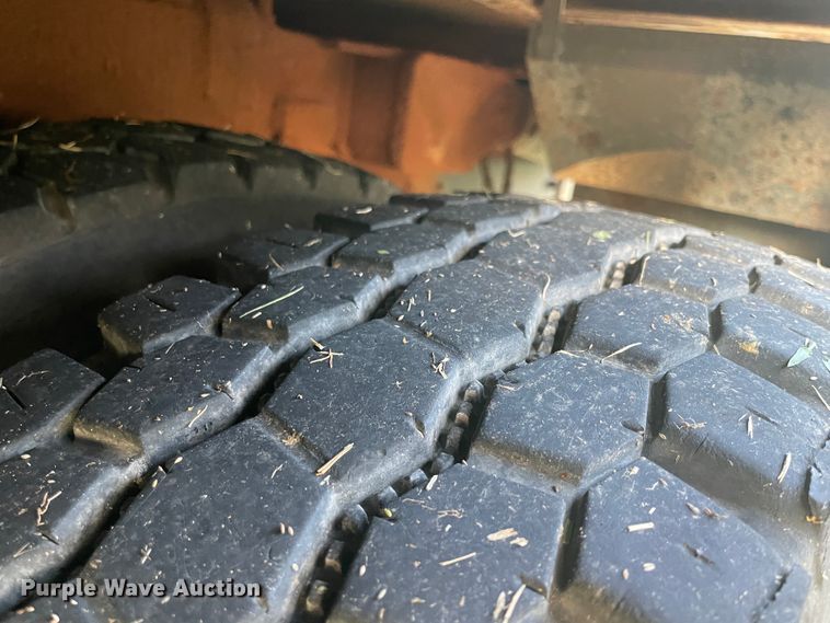 image for item II9424 2012 International DuraStar 4300  bucket truck