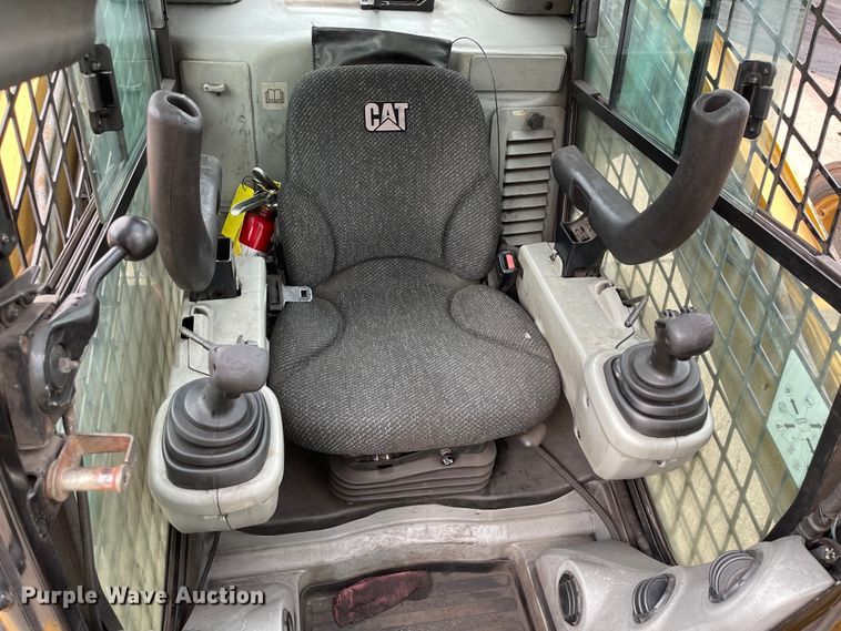 image for item IK9548 2012 Caterpillar 262C  skid steer loader