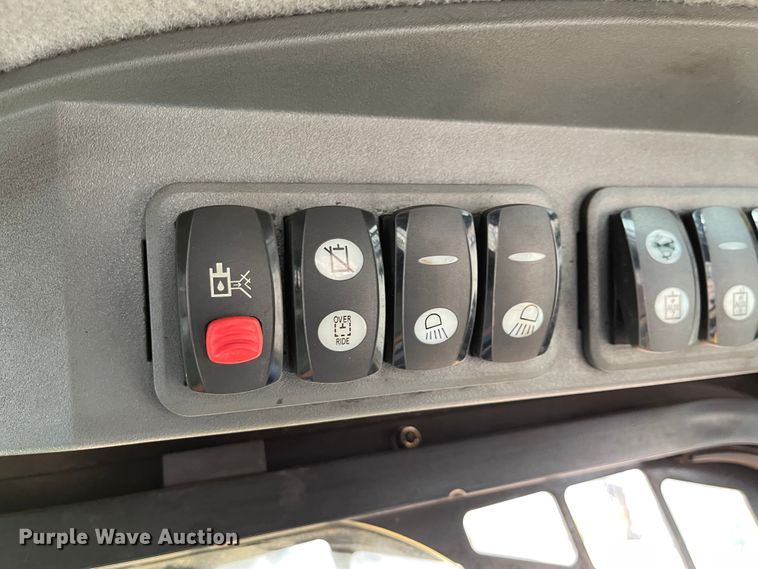 image for item IK9548 2012 Caterpillar 262C  skid steer loader