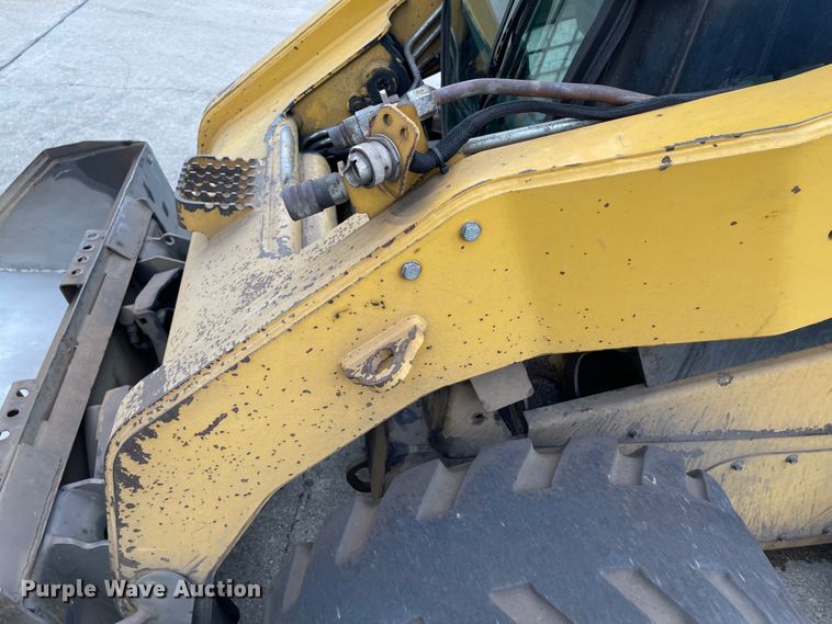 image for item IK9548 2012 Caterpillar 262C  skid steer loader