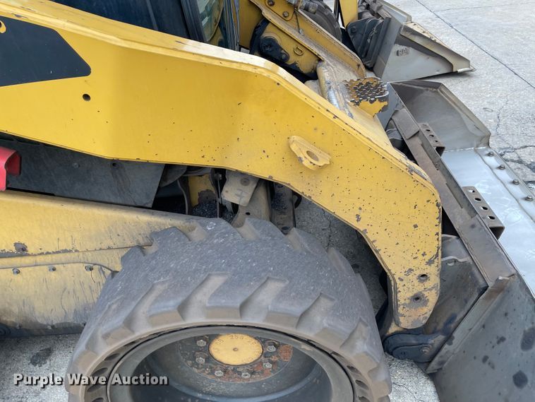 image for item IK9548 2012 Caterpillar 262C  skid steer loader