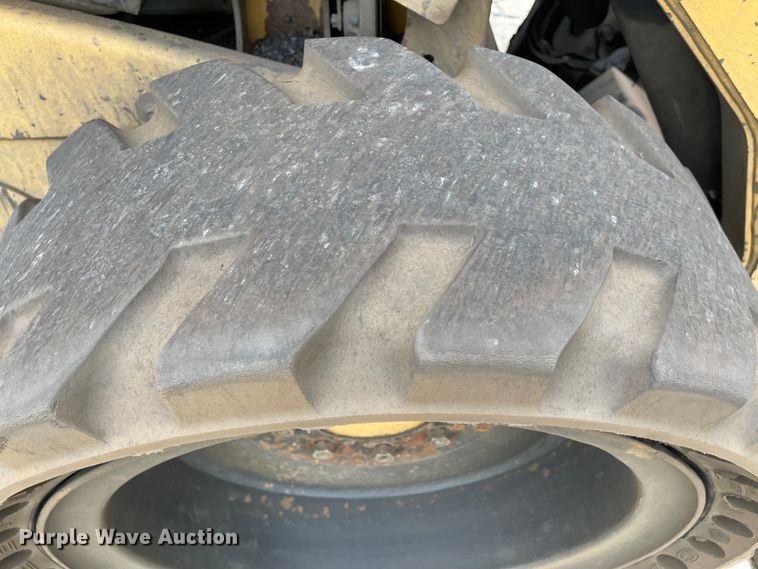 image for item IK9548 2012 Caterpillar 262C  skid steer loader