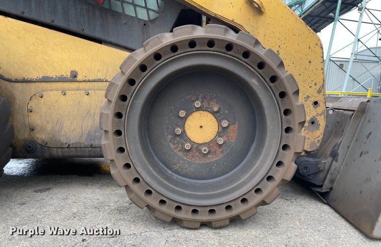 image for item IK9548 2012 Caterpillar 262C  skid steer loader