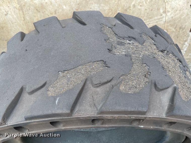 image for item IK9548 2012 Caterpillar 262C  skid steer loader