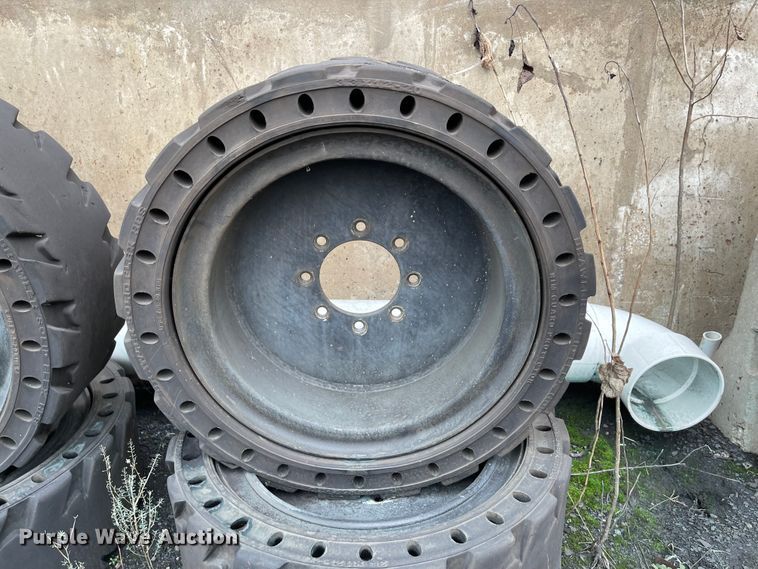 image for item IK9548 2012 Caterpillar 262C  skid steer loader