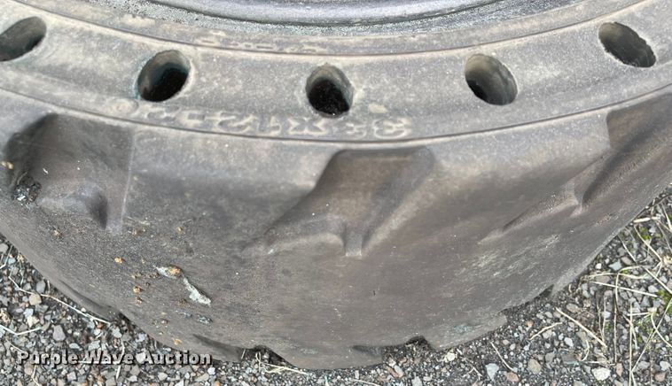 image for item IK9548 2012 Caterpillar 262C  skid steer loader