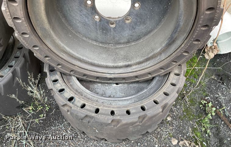 image for item IK9548 2012 Caterpillar 262C  skid steer loader