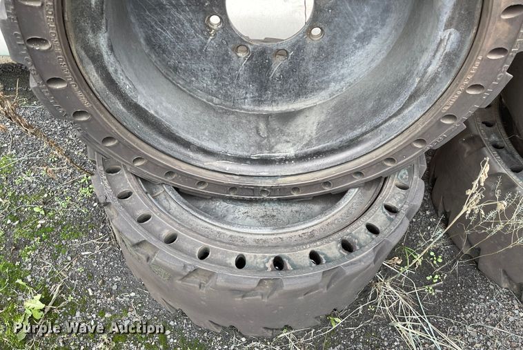 image for item IK9548 2012 Caterpillar 262C  skid steer loader