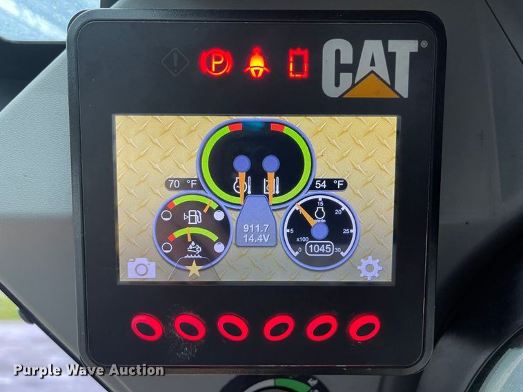 image for item IK9594 2015 Caterpillar 272D2  skid steer loader