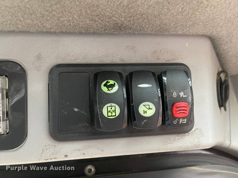 image for item IK9594 2015 Caterpillar 272D2  skid steer loader