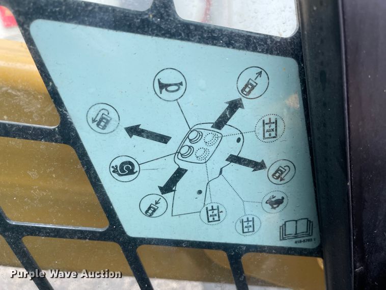 image for item IK9594 2015 Caterpillar 272D2  skid steer loader