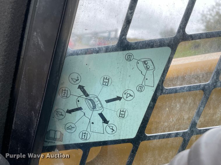 image for item IK9594 2015 Caterpillar 272D2  skid steer loader