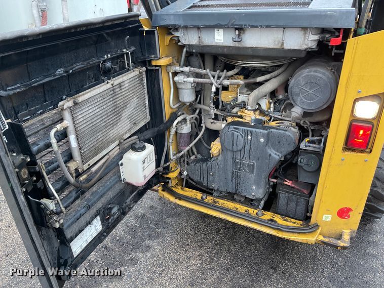 image for item IK9594 2015 Caterpillar 272D2  skid steer loader