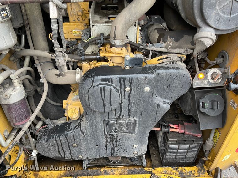 image for item IK9594 2015 Caterpillar 272D2  skid steer loader