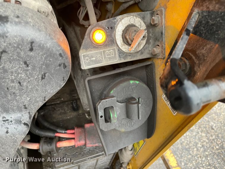 image for item IK9594 2015 Caterpillar 272D2  skid steer loader