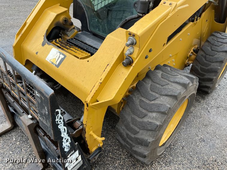 image for item IK9594 2015 Caterpillar 272D2  skid steer loader