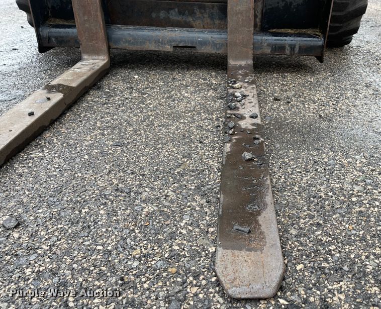 image for item IK9594 2015 Caterpillar 272D2  skid steer loader