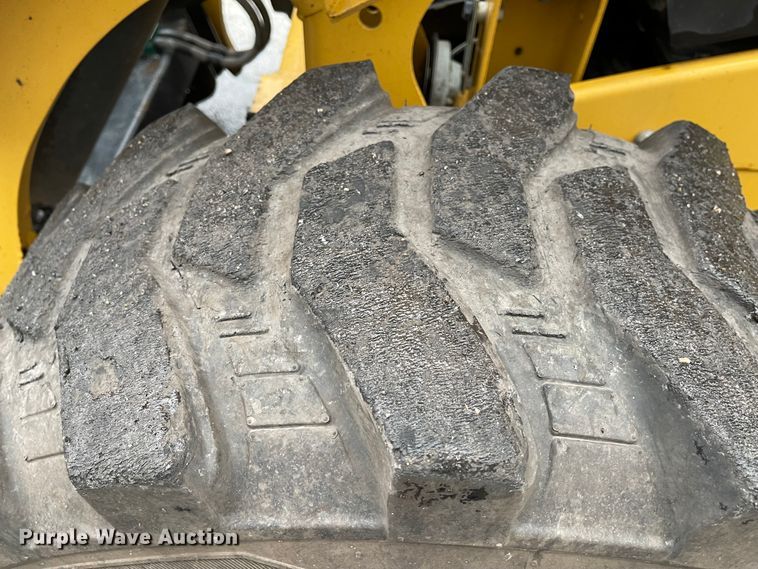 image for item IK9594 2015 Caterpillar 272D2  skid steer loader